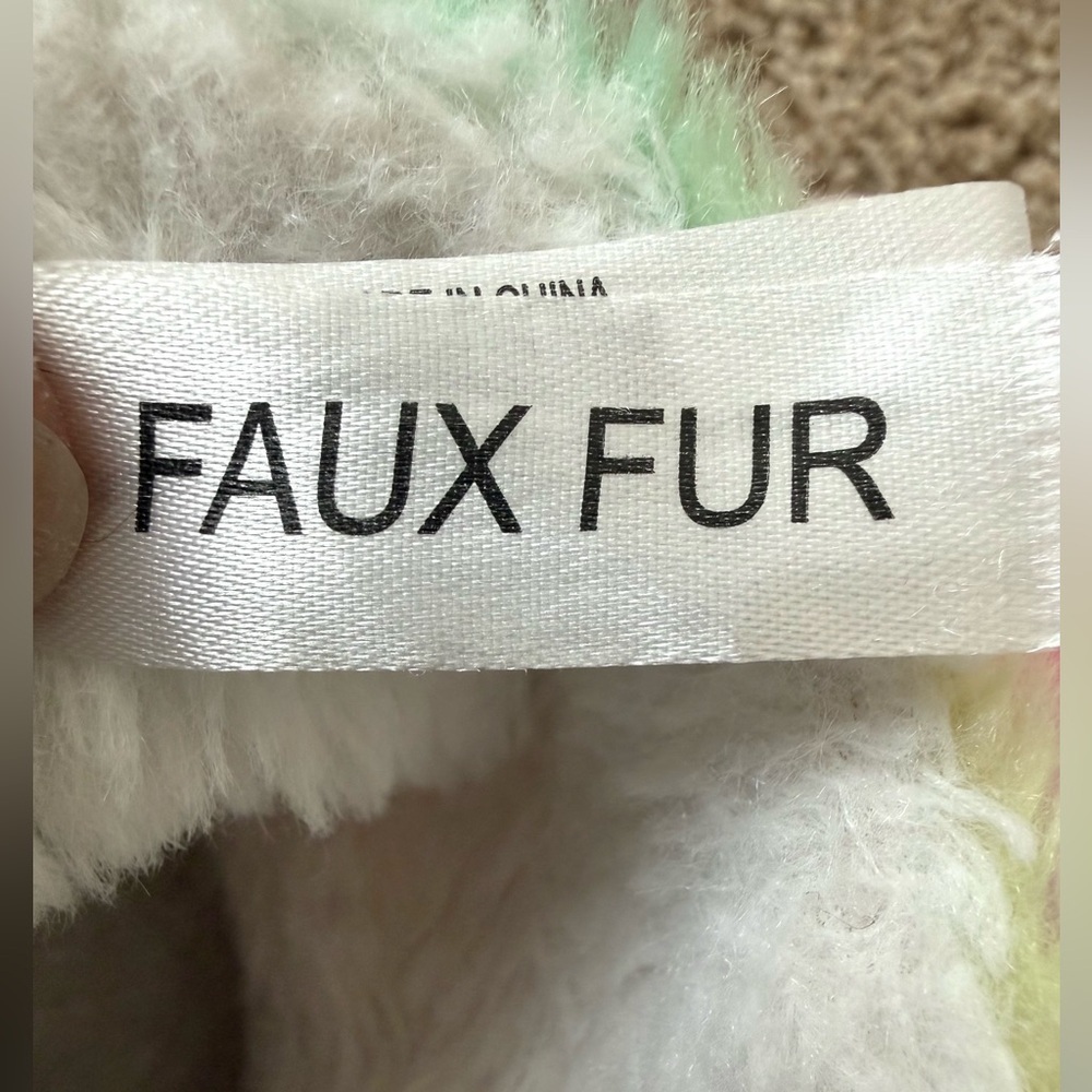Totes Unicorn Faux Fur Rainbow Plush Slipper Boots | Kids 9–10 - Picture 5 of 6